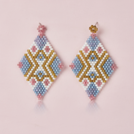 Aretes Miyuki en forma de rombo