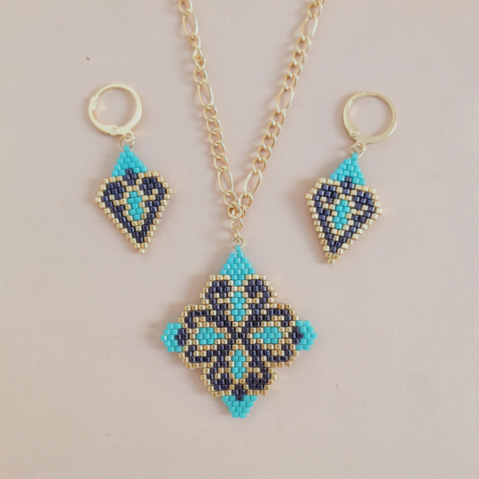 Conjunto Miyuki de aretes y pendiente con cadena